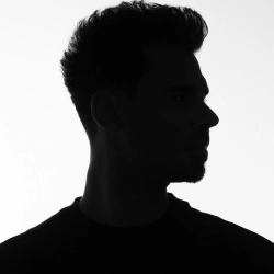 Исполнитель: AFROJACK