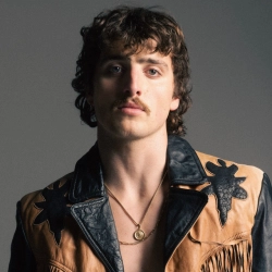 Исполнитель: Benson Boone