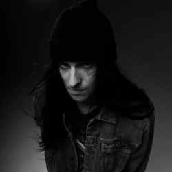 Исполнитель: Chekson