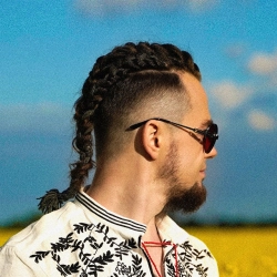 Исполнитель: INTUI