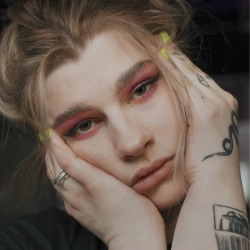 Исполнитель: просто Лера