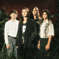 Исполнитель: ssshhhiiittt!