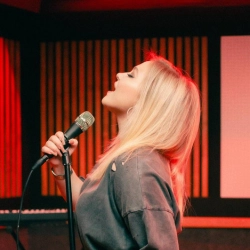 Исполнитель: VERONIKA