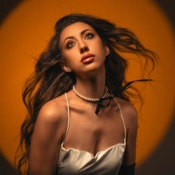 Alona Armour - Акації